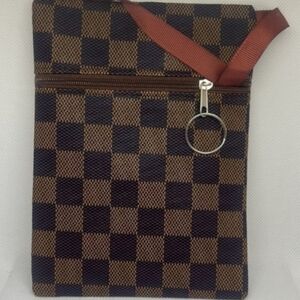 NWT Designer look Brown Check Crossbody Bag Brown zip close approx 6”x 7” NEW